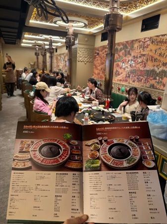 モンゴルの人気店「鉄帽焼肉」が日本初進出！東京・池袋から、特製プレートで焼く羊肉料理を中心にモンゴルの食文化を発信
