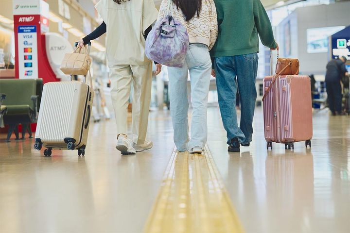 夫が「女性も含めた友人」たちと旅行に行きたいと言い出した！？