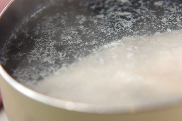 しっとり鶏ハム 里芋ピューレ添えの作り方1