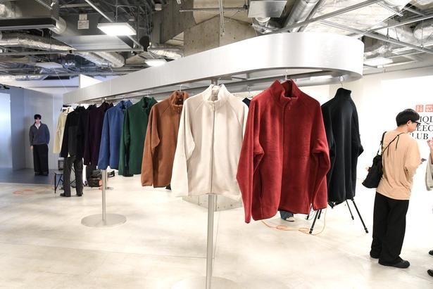 デザイン、シルエット、カラーなどが異なる、さまざまなフリース 撮影：ソムタム田井