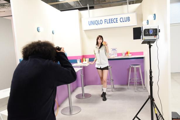 「ファストフード店」をイメージしたフォトブース。モデル：平野紗衣さん(@2lsev_) 撮影：ソムタム田井