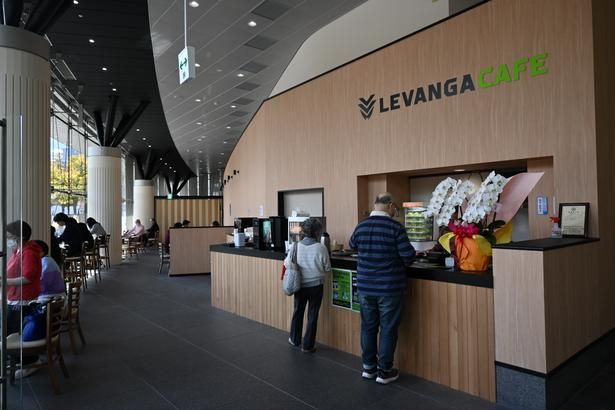 2026年8月にOPENした「LEVANGA CAFE」。ホームゲーム時はカフェ以外にも試合後のアフターバーも営業。お酒やおつまみ、デザートのパフェなどを楽しめる