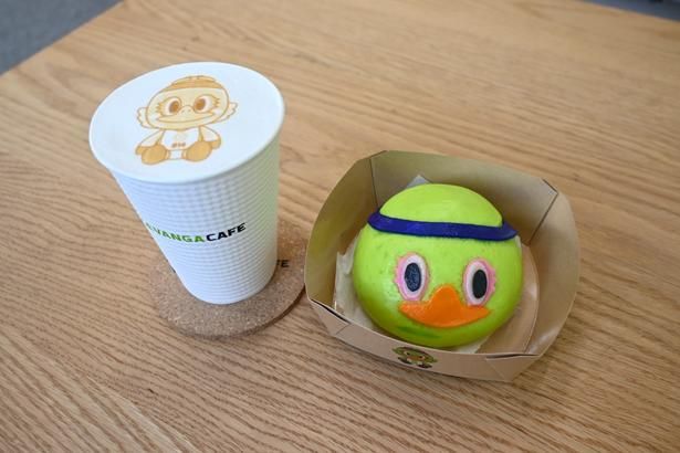 優しい味わいのじゃがバターあんを包んだ「レバードまん」(800円)と「ラテアート」(700円)