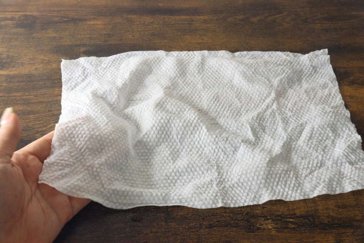 水で戻したタオルを大きく広げて質感を分かりやすく見せている状態