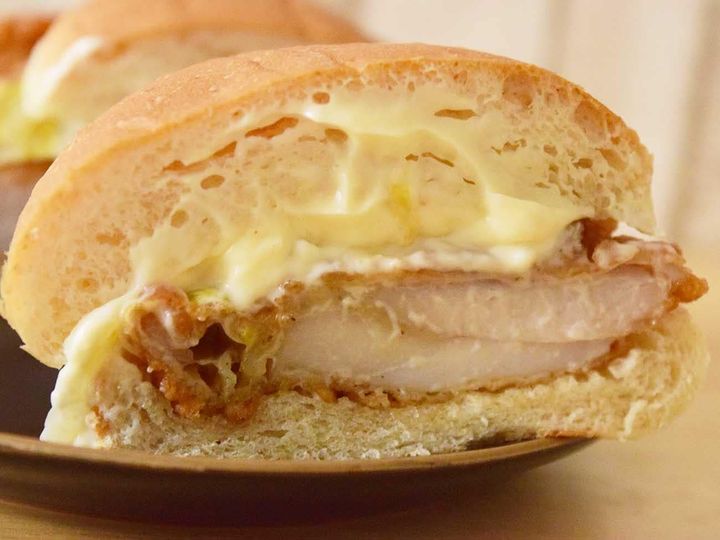 ジューシーなチキンに、ケンタッキーらしいハーブとスパイスの風味