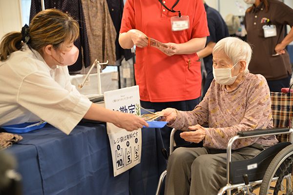 「自分で決める」ワクワクをもう一度。介護施設を“1日限定デパート”に変えた愛生館の挑戦と、家族・地域に広がる笑顔の輪