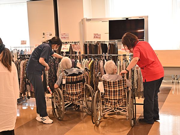 「自分で決める」ワクワクをもう一度。介護施設を“1日限定デパート”に変えた愛生館の挑戦と、家族・地域に広がる笑顔の輪