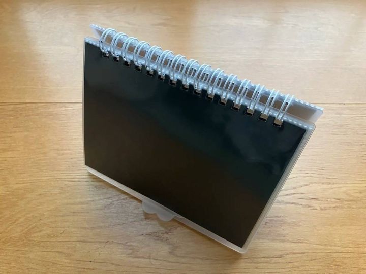 セリア：めくれるフォトスタンドにもなるアルバム