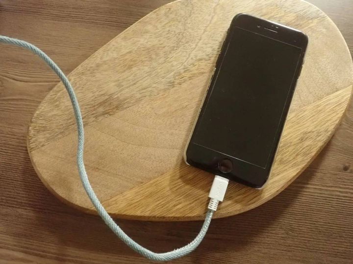 ダイソー：iPhone対応充電専用デニムケーブル ライトブルー