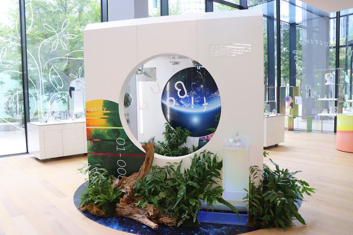 幻想的なトンネル状の空間