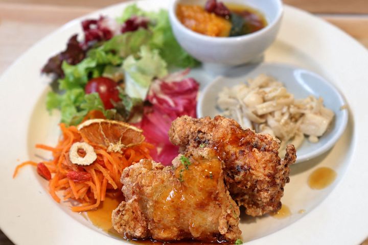 「BEAUTY YAKUZEN プレート 塩麹チキンの米粉唐揚げ ゆずソースかけ」