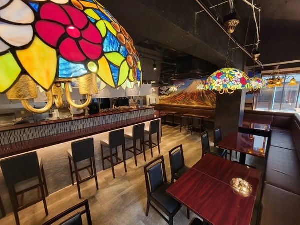 東京・六本木に大正ロマンの情緒をまとう浪漫酒場「紅富士 六本木」がオープン！プレオープン期間はフードメニューを50%オフで提供