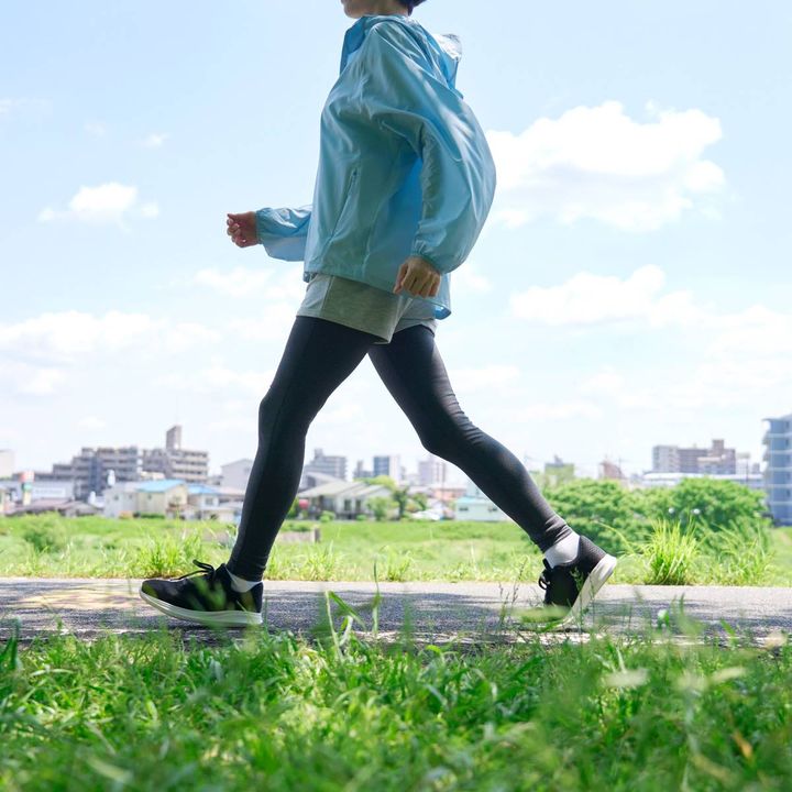 走る人