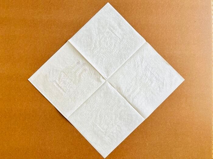 余った『ペーパーナプキン』のあまりにも素敵な使い道みつけた。パタパタ折って広げるだけで〈和ごころアイテム〉に大変身♡