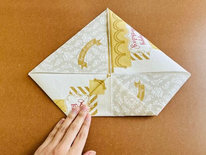 余った『ペーパーナプキン』のあまりにも素敵な使い道みつけた。パタパタ折って広げるだけで〈和ごころアイテム〉に大変身♡