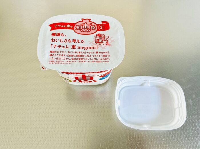 SNSで話題！ヨーグルトのパックを逆さまにするだけ？手を汚さず水切りできる方法を試してみた