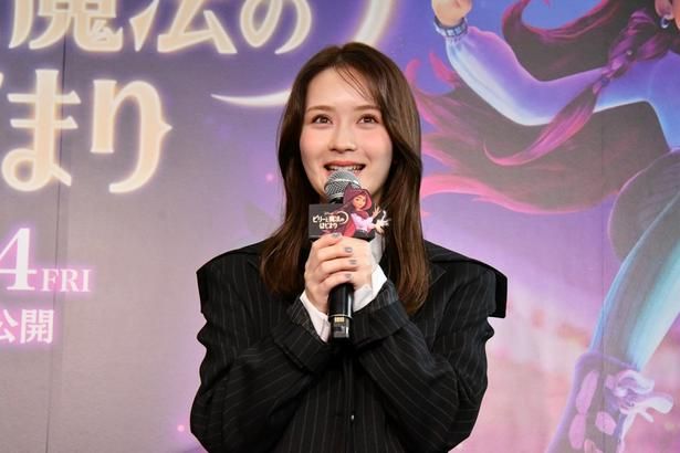 ビリー役の日本版声優を演じる畑芽育 [c]2026 Disney Enterprises, Inc. All Rights Reserved.