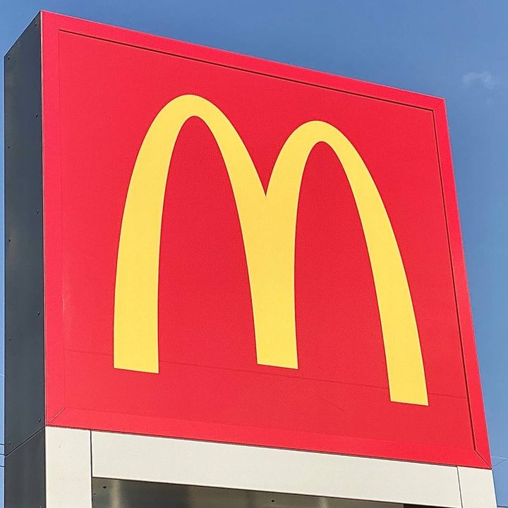マクドナルドの看板