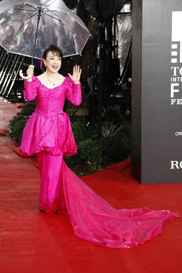 美しいトレーンドレスで、圧倒的な存在感を放ったジュディ・オング 撮影/杉映貴子