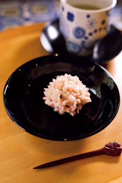 女性が幸せな気分でいると周りもみんな幸せに