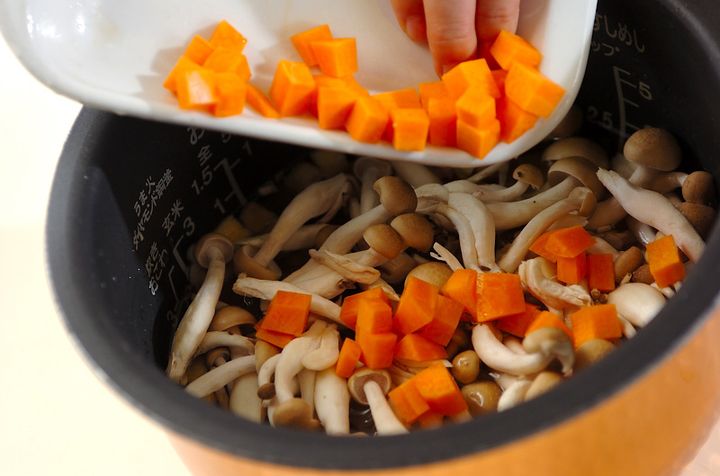 旨味たっぷり！基本の鶏五目の炊き込みご飯の作り方1