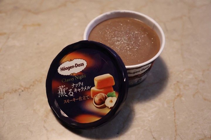 ハーゲンダッツ新作 Classy Night 香るショコラ マール・ド・シャンパーニュ 薫るナッティキャラメル スモーキー仕立て