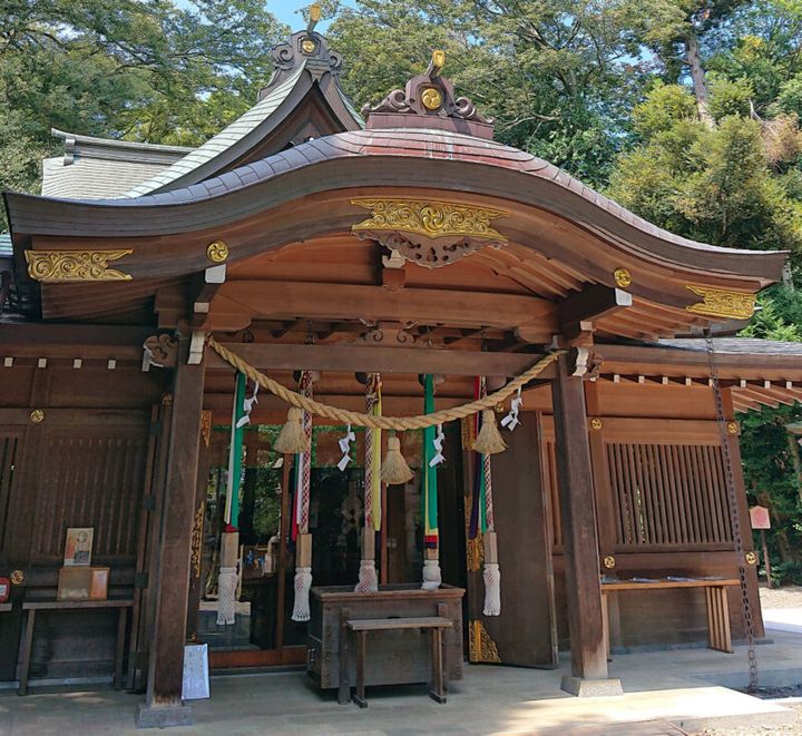 雲海の中に現れる神社で厄除け祈願はいかが？ラウンド後に立ち寄りたいスポット