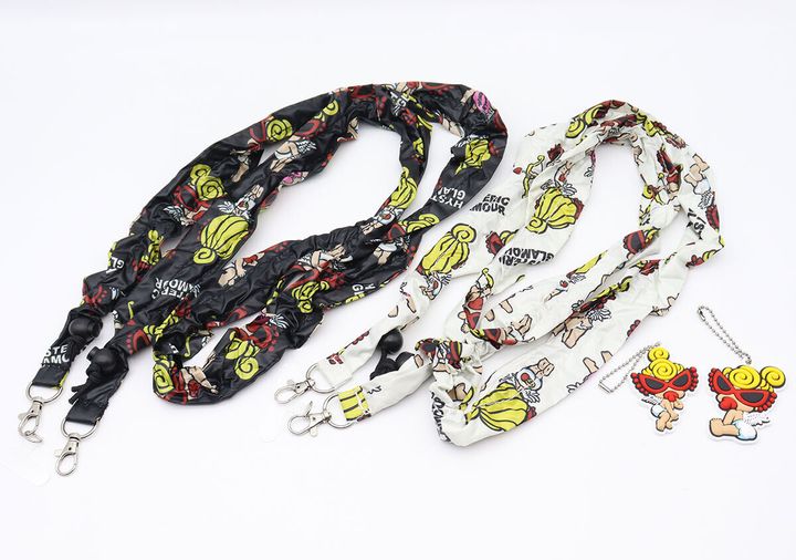 黒と白のヒステリックミニ柄ショルダーストラップとANGEL MINIのラバーチャーム2種