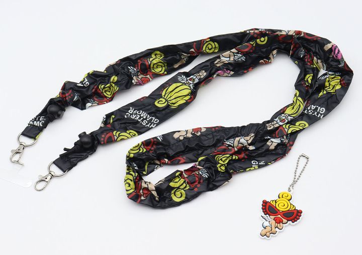 黒いヒステリックミニ柄ショルダーストラップとANGEL MINIのラバーチャーム