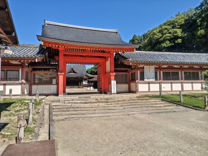 頓宮殿南門