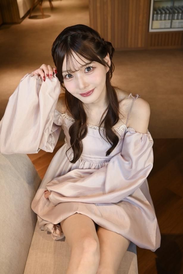 「モデルになりたい気持ちが強いので、ライブ配信もしつつ、モデル業をメインにやっていきたいと思っています」