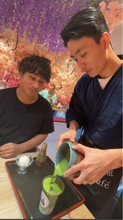 原宿・竹下通りの「お雛café」が「ドバイチョコロール」を発売！生地の香ばしさや食べる瞬間に伸びるチーズを味わう
