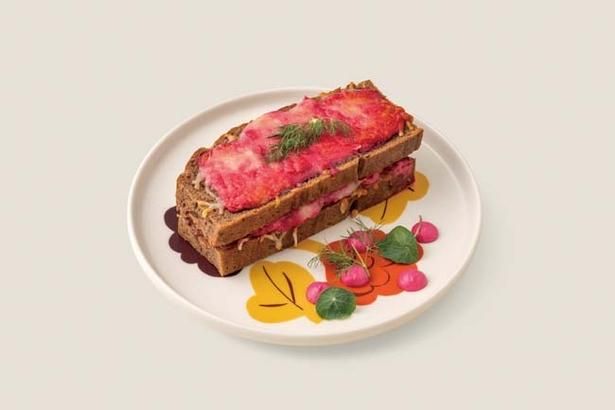 「スモークサーモンのクロックムッシュ」(1450円) 
