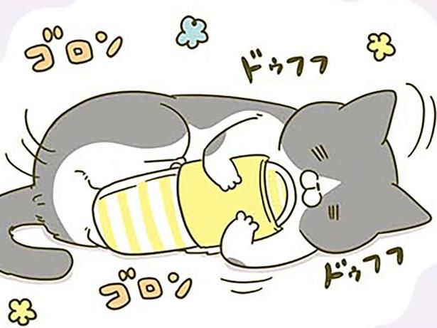 スリッパを奪う猫 （C）卵山玉子／KADOKAWA