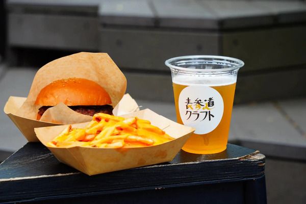 屋上庭園で個性派ビールの飲み比べや和牛バーガーを満喫！原宿・オモカドで「表参道クラフトビアフェスタ」開催