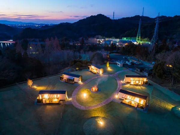 伊勢の自然に囲まれて冬のグランピング！「Luxury Trailers 離宮 伊勢」に1泊2食付きの冬限定プランが登場