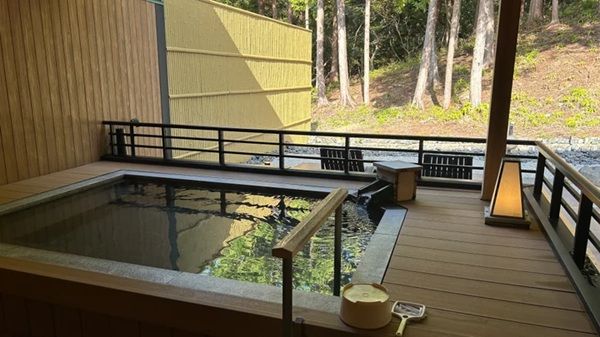 伊勢の自然に囲まれて冬のグランピング！「Luxury Trailers 離宮 伊勢」に1泊2食付きの冬限定プランが登場