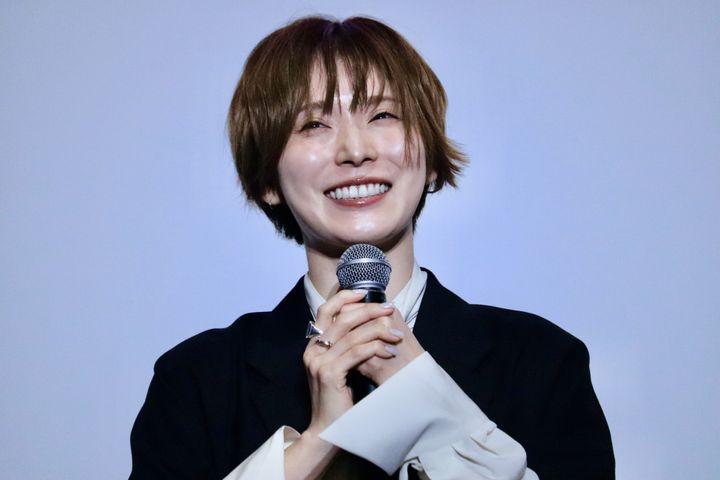 映画『男ともだち』舞台挨拶付き大阪先行上映に登壇した松岡茉優 クランクイン！ width=