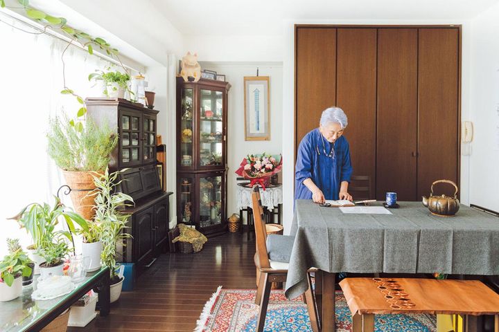 70歳目前に、都心の70坪から郊外の17坪シニアマンションへ！ 仏壇や車も手放した身軽な暮らしぶりとは
