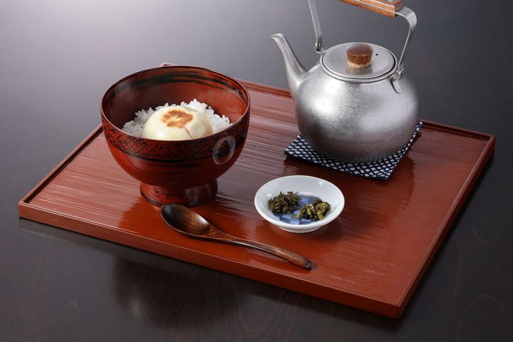 「大光坊」酒饅頭をご飯の上にのせてお茶をかけていただく「茶漬文人趣味」