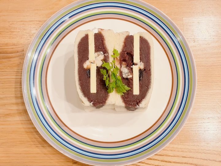 醤油レーズンあんバターペリカンカフェ 麻布台ヒルズ店 醤油レーズンあんバターサンド ゴルゴンゾーラ入り