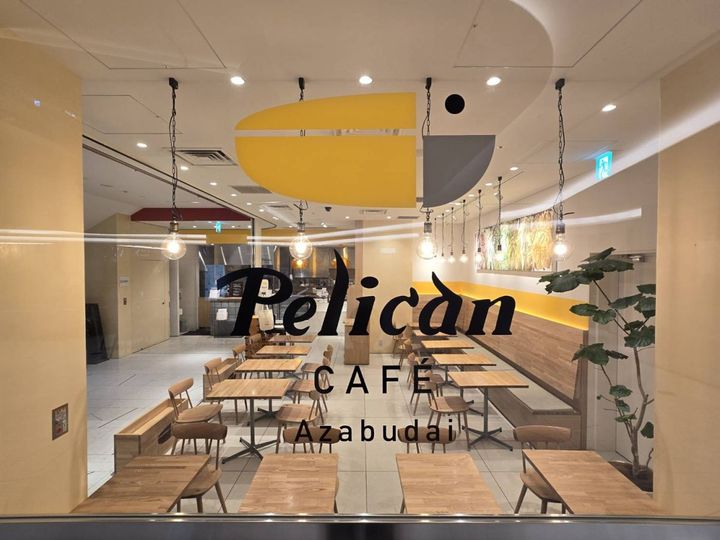 ロゴの入ったペリカンカフェ 麻布台ヒルズ店の外観