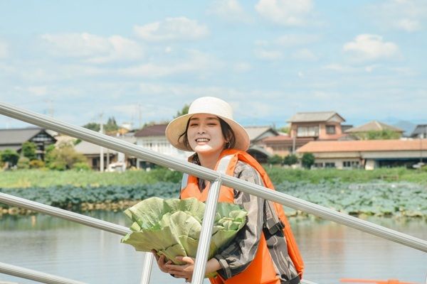 旅する画家・綾海さんの個展「廃材から描く展2026」が渋谷で開催！日本各地で集めた廃材を絵の具に変えて作品に