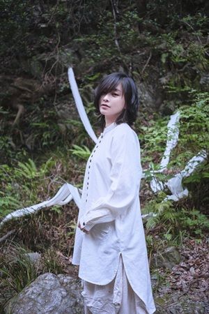 旅する画家・綾海さんの個展「廃材から描く展2026」が渋谷で開催！日本各地で集めた廃材を絵の具に変えて作品に