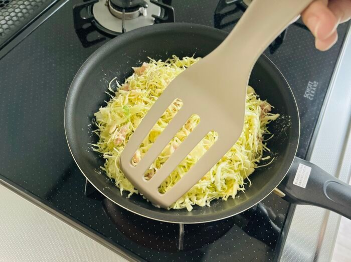 袋入り「千切りキャベツ」でメインおかずができちゃった！洗い物ほぼゼロでラクチン＆簡単すぎる～！
