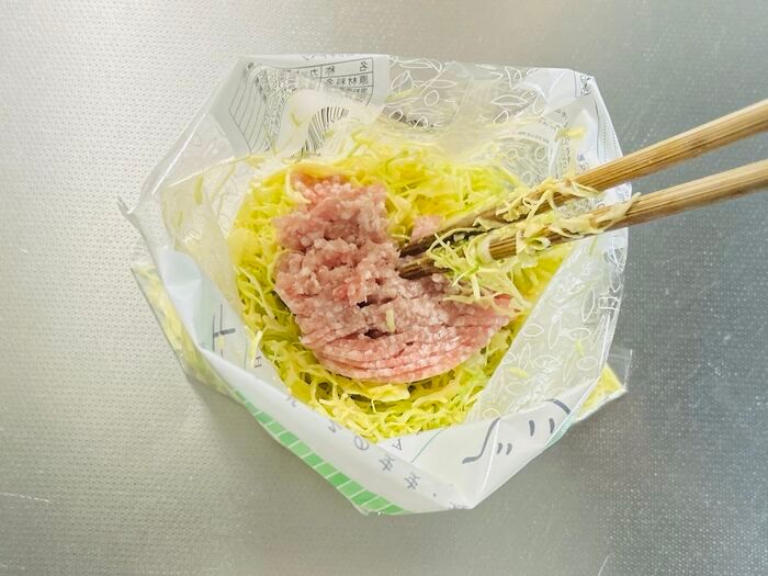 袋入り「千切りキャベツ」でメインおかずができちゃった！洗い物ほぼゼロでラクチン＆簡単すぎる～！