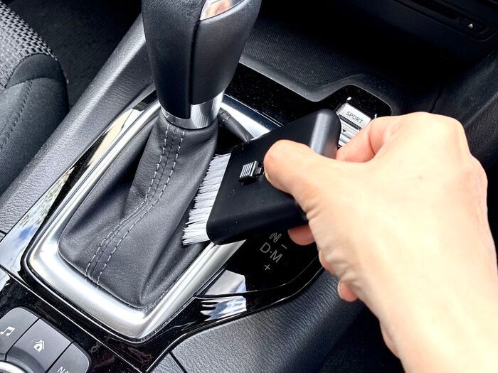 【セリア】車の中だけで使うの、もったいない！スライド式の『超コンパクトお掃除アイテム』が想像以上に便利でした♡