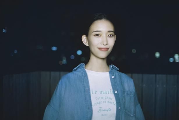 森川は、編集部の潮田ユキを演じる [c]2026「見上げてごらん」製作委員会