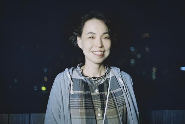 新人アシスタント・山田ぽてとを演じる川上 [c]2026「見上げてごらん」製作委員会