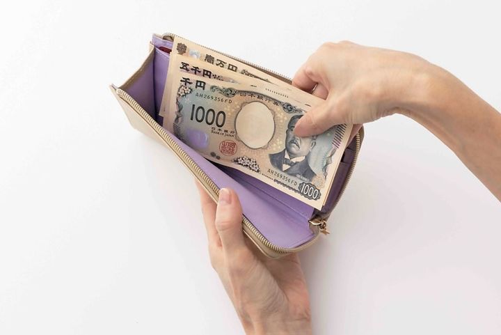 シウマさん監修「マルティニーク」開運カラーの薄型長財布